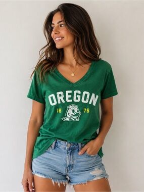 Womens Oregon Ducks Collegiate Green V-Neck Tee Duck Logo Medium